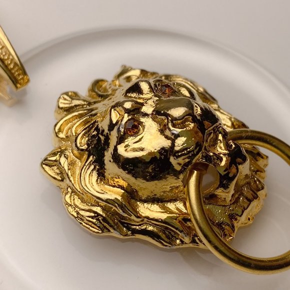 Vintage Art Signed Gold Lion Head Door Knocker Round Lucite Gold Chain Necklace - Picture 2 of 12